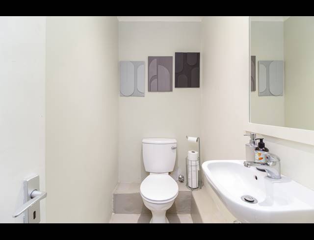 1 BEDROOM APARTMENT TO LET IN GARDENS
